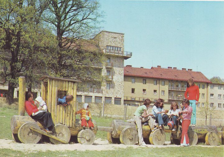 Horný Bankov, v pozadí ústav